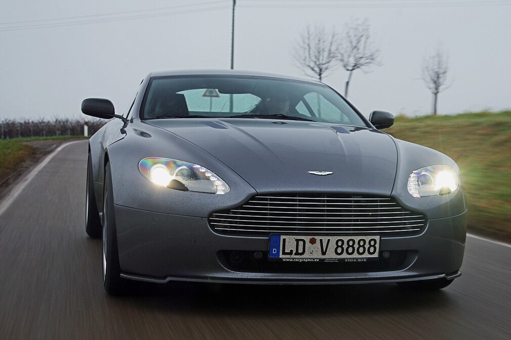 Cargrapfic V8 Vantage