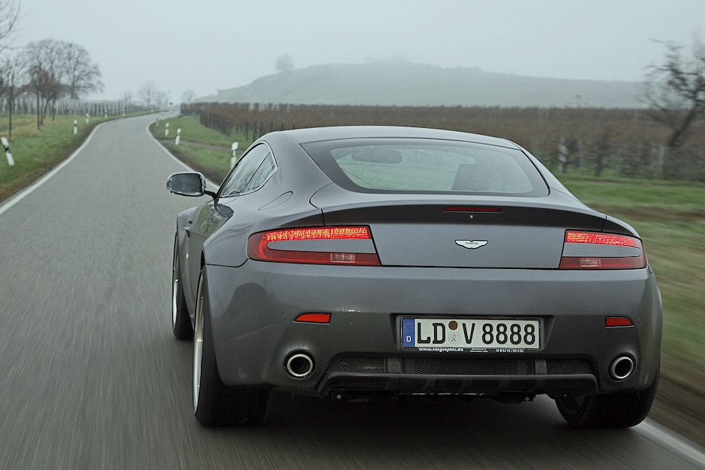 Aston Martin Cargraphic V8 Vantage