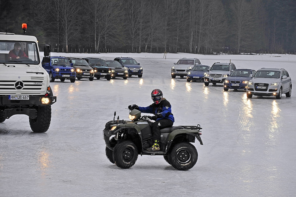 Suzuki Jimny 1.5 DDiS Audi Q7 3.0 TDI VW Tiguan 2.0 TSI 4Motion Porsche Cayenne S Fiat Panda 4x4 Cross 1.3 Multijet BMW320d xDrive Lada Niva 4x4 Mercedes-Benz GLK 280 Porsche 911 Turbo Subaru Impreza WRX STI Mercedes-Benz Unimog U 500 Suzuki KingQuad 750 AXi