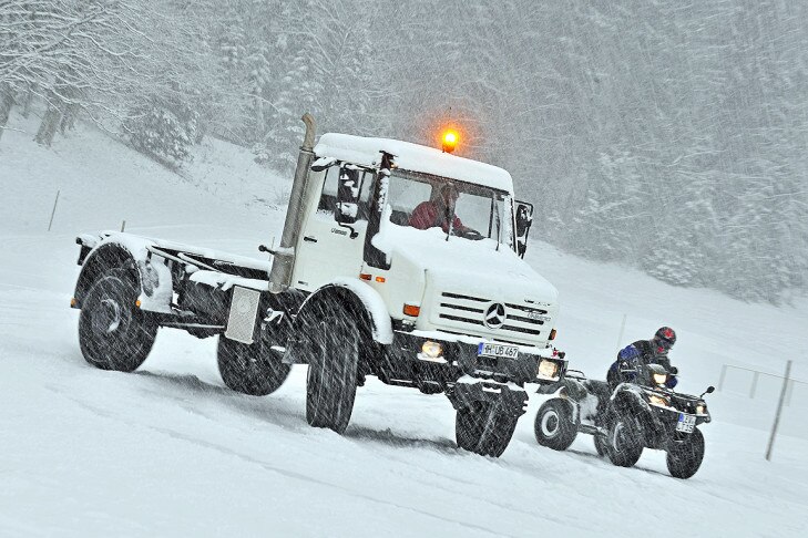 Suzuki KingQuad Mercedes Unimog U 5000 Suzuki KingQuad Mercedes Unimog U 5000