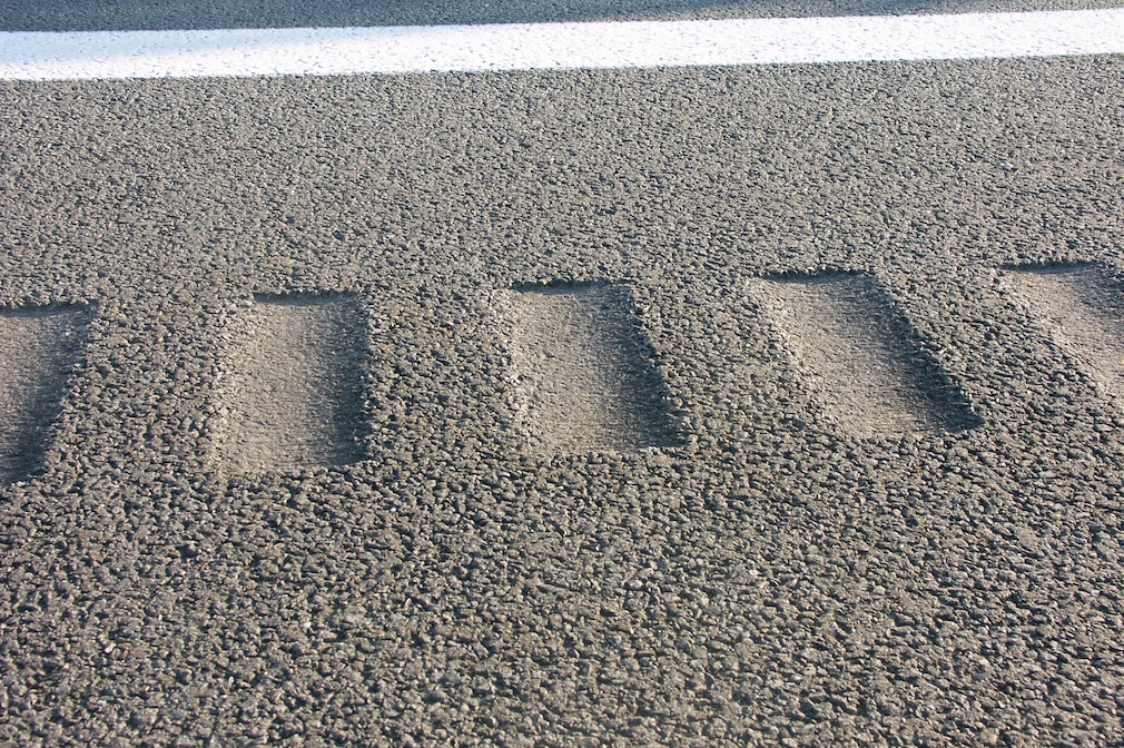 Versuchsstrecke mit Rüttelstreifen an der A24 Berlin-Hamburg.