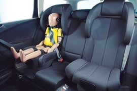 Integrierte Kindersitze im Crashtest