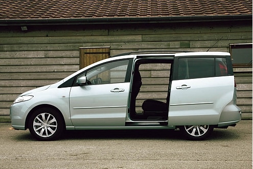 Ziemlich praktisch: die Schiebetüren des Mazda5.