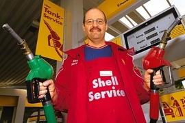 Shell gräbt den Tankwart wieder aus
