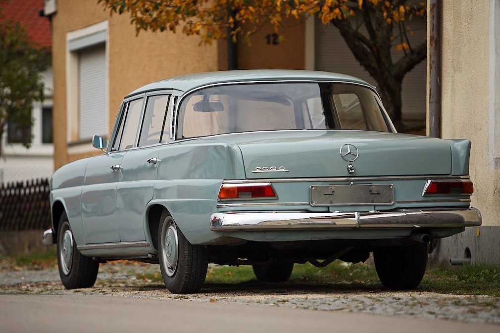 Mercedes 200 D (1966) W110