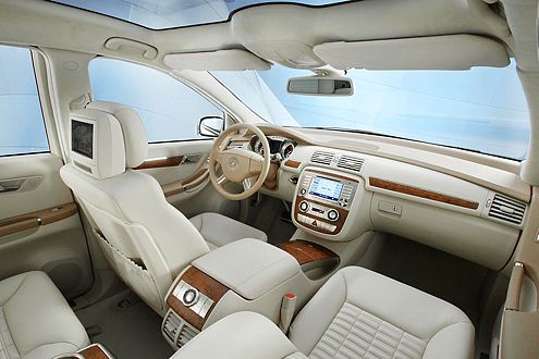 Ein Fall für die Lufthansa: unbegrenzte Sitzfreiheit in der Mercedes R-Klasse.