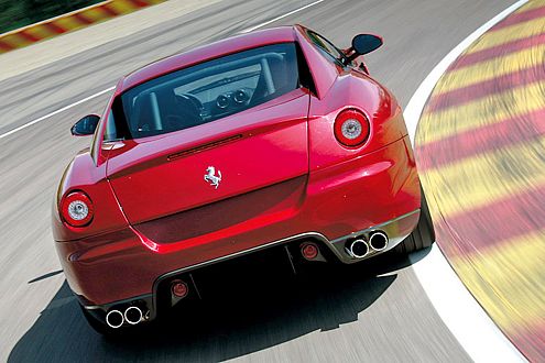 Der 599 GTB ist nicht nur atemberaubend gezeichnet, er fährt sich auch so.