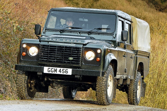 Der überlange Land Rover 130 im Fahrbericht