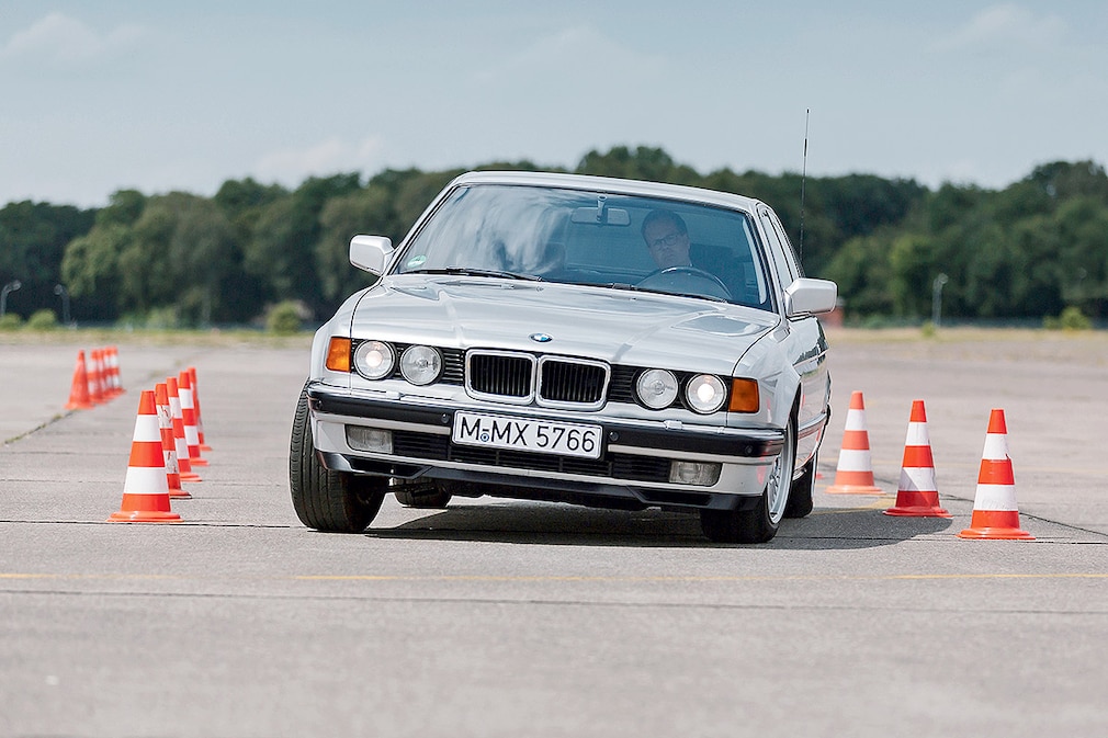 BMW 750i (E32)