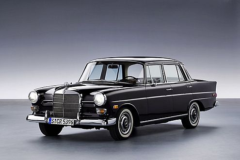 Abgelöst wurde der "Ponton" durch die "Heckflosse", die 1959 ihr Debüt feierte. 1961 kam der Wagen als "190" auf den Markt.