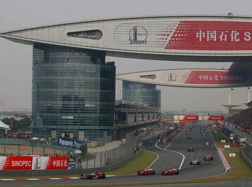Alexander Wurz erklärt eine Runde auf dem Shanghai International Circuit