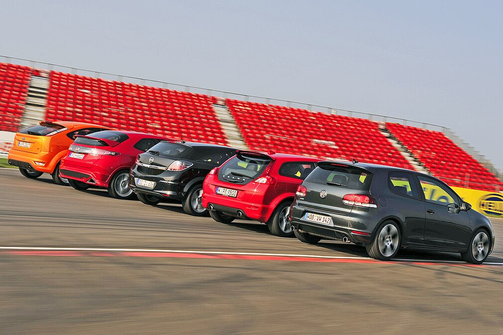 Ford Focus ST Honda Civic Type-R Opel Astra GTC 2.0 Turbo Volvo C30 T5 VW Golf GTI Ford Focus ST Honda Civic Type-R Opel Astra GTC 2.0 Turbo Volvo C30 T5 VW Golf GTI