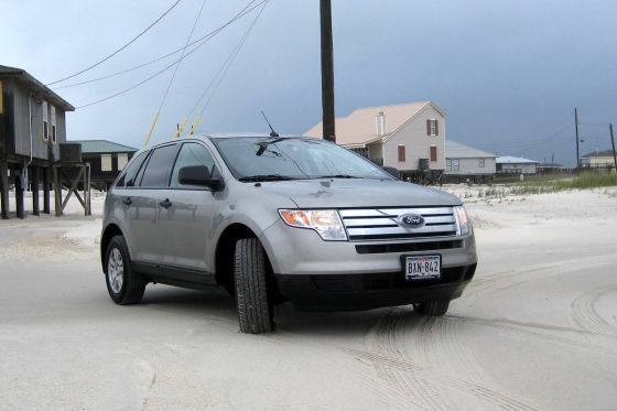 Unser Reisemobil: Ein Ford Edge mit kräftiger 3,5-Liter-Maschine  und 269 PS. Genau das richtige Gefährt für eine gepflegte Strandfahrt.