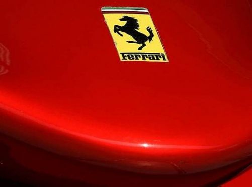 Immerhin möchte man bei Ferrari den Streit offiziell auf kleiner Flamme halten