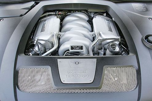 Dampfmaschine à la Bentley: 456 PS in ansprechender Form, auch optisch.