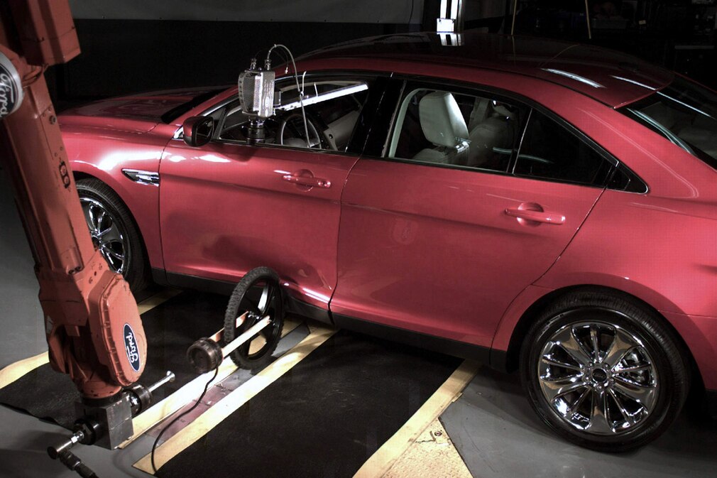 Ford-Crashtest mit Fahrradreifen