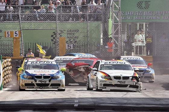 WTCC-Saison 2008, Macao, André Cauto (der rote Honda) hat voll eingeschlagen