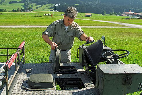 Gut vesteckt: Notsitze in der verlängerten Ladefläche.
