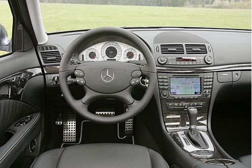Das Mercedes-Ambiente ist edel und ergonomisch nahezu perfekt.
