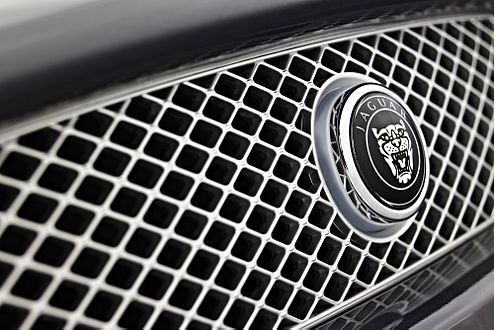 Hinter diesem Grill grollen 416 PS.