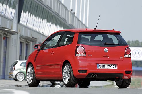 Was hilft gegen Hornissen? VW setzt auf einen Polo GTI mit 180 PS.