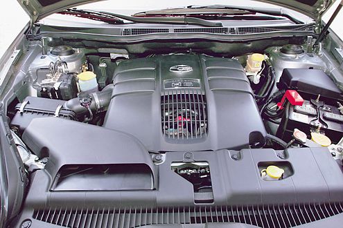 Unter der Motorhaube arbeitet ein Sechszylinder-Boxer mit 245 PS.