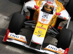 Fernando Alonso prügelt seinen Renault R29 durch die Straßen von Monaco