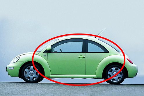 Der VW New Beetle erinnert nicht nur vom Namen her an den Käfer. Auch optisch ist er ein strammer Enkel.