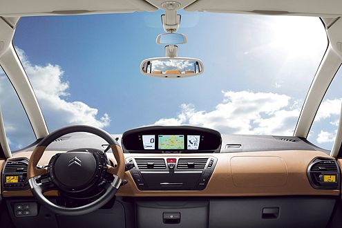 Luftig und leicht: Die Panorama-Windschutzscheibe öffnet im C4 Picasso ganz neue Horizonte.