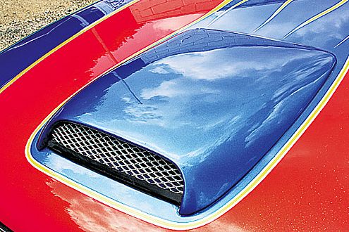 Sieht verdammt schnell aus: die Lufthutze auf der Motorhaube.