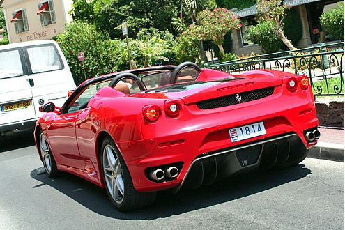 Zeig, was du hast: In St. Tropez herrscht an Supersportwagen nun wirklich kein Mangel.