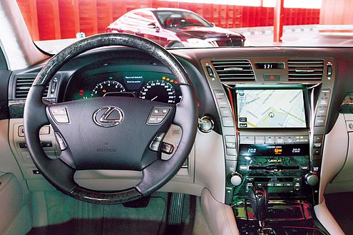 Qualität und Ausstattung im Edel-Toyota sind premium.