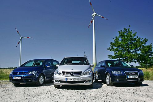Während VW und Benz hoch bauen, fährt der Audi schnittig flach vor.