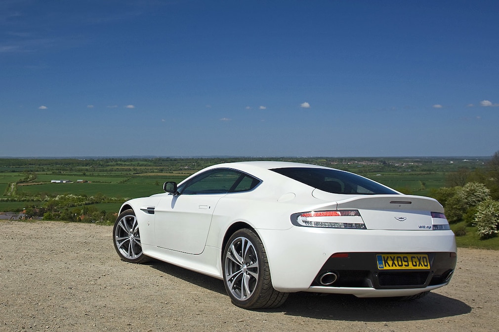 Aston Martin V12 Vantage