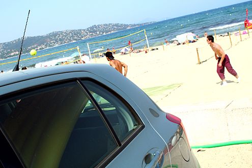 Der Strand lockt. Wie gut, dass wir unser Equipment immer dabei haben, um allzeit bereit zu sein.