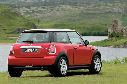 Ende 2006 starten zunächst Cooper (Foto) und Cooper S. Der Mini One folgt.