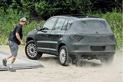 Nichts wie weg: Fotografen sehen Erlkönigbetreuer gar nicht gern.