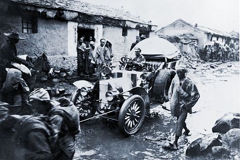 Die Strecke von Peking nach Paris schaffte der Sieger, Fürst Scipione Borghese, in 62 Tagen. Das war 1907.