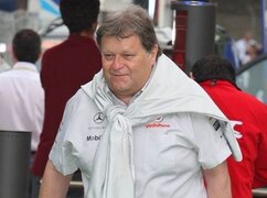 Norbert Haug sieht für seine Silberpfeile auch in Silverstone keine Hoffnung