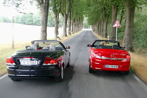 Eine klare Sache: Der rote Astra fährt den Sieg ein.