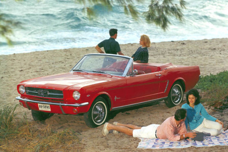 Jubilaum Des Pony Cars 50 Jahre Ford Mustang Bilder Autobild De
