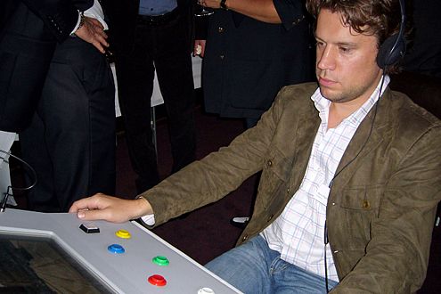 Glasiger Blick, hängende Schultern: Nach fünf Bieren und einem Wein verläuft der Test bereits recht holprig.