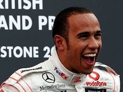 Gut lachen: Bei seiner Probefahrt in Silverstone war Hamilton zu Scherzen aufgelegt