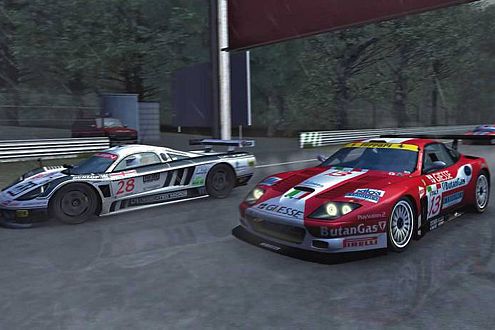 Fotorealistische Renn-Action: Bei GTR2 verschwimmen die Grenzen zwischen Spiel und Wirklichkeit.