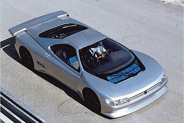 Bei der Oldtimer-Versteigerung von Peugeot brachte das Konzeptauto Oxia 120.000 Euro ein.