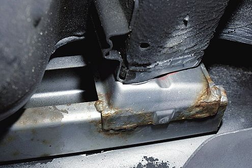 Einer der wenigen Mängel am Accord: Rost an der Quertraverse.