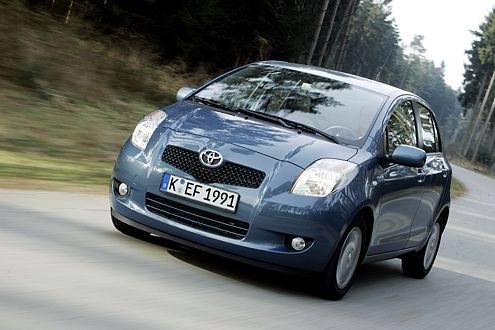 Zivile Serie: Bisher kann der Yaris mit zwei Benzinern (70, 87 PS) sowie einem Diesel (90 PS) bestellt werden.