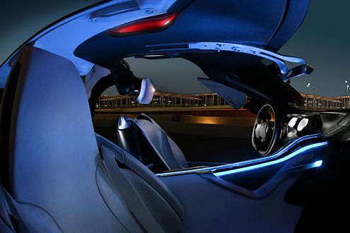 Einmal Zukunft und zurück: Das Cockpit erinnert an ein Raumschiff.