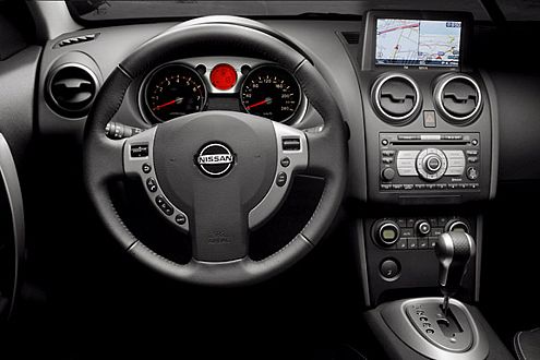 Tief eingelassene Rundinstrumente bringen Dynamik ins Cockpit.