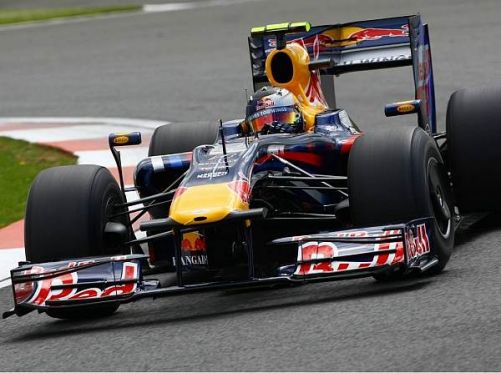 Sebastian Vettel mit dem überholten Red Bull - zu sehen an der breiteren Nase